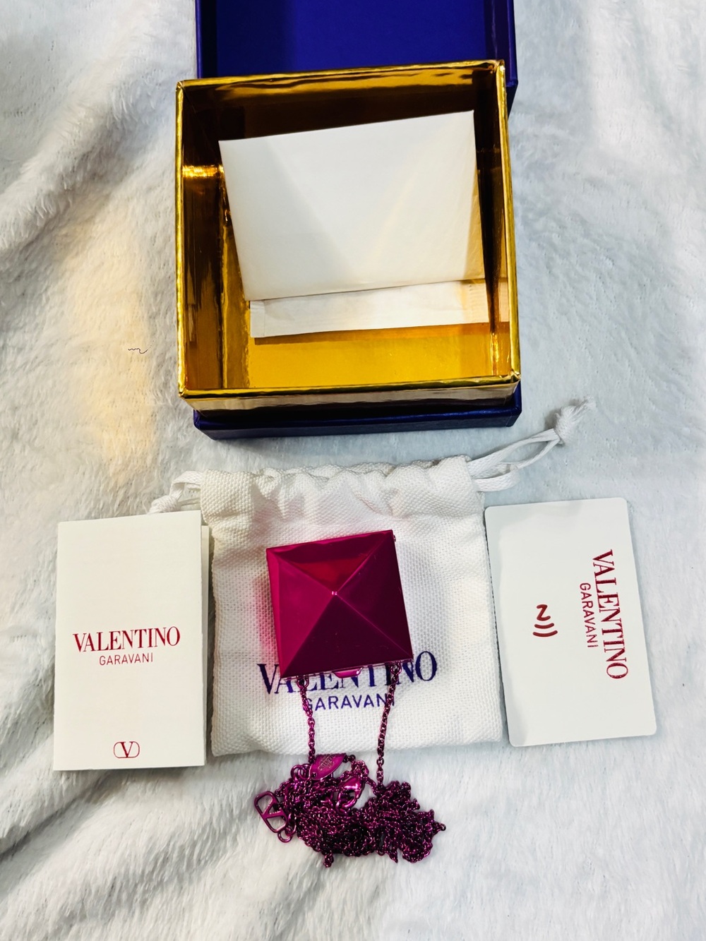Valentino Garavani Rockstud   Metallic Pink Mirror Compact Necklace
